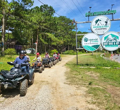 a tour about to leave Full Moon Farms.